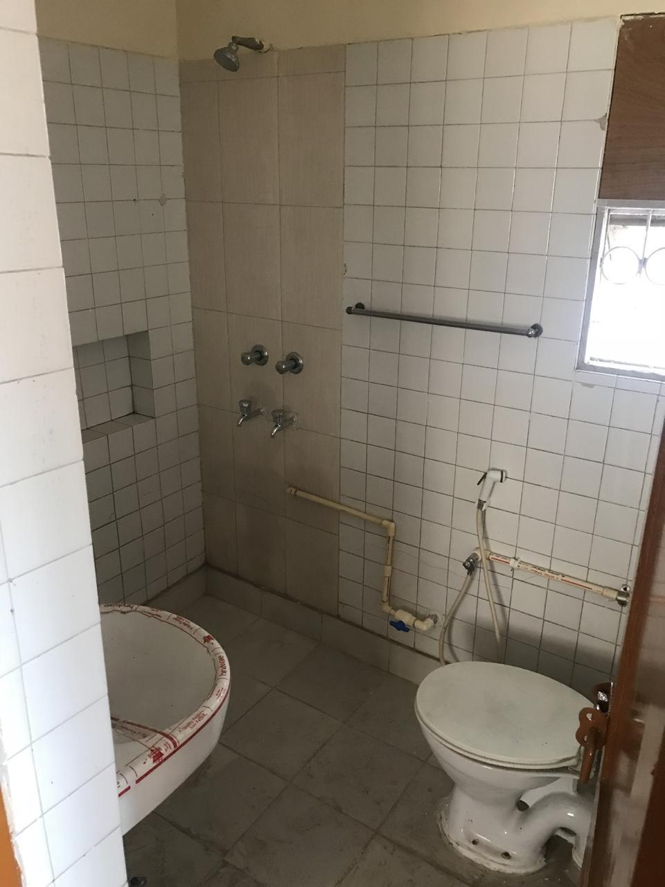 Spacious 2BHK Semi-Furnished Flat | 3rd Floor | Sector C-8, Vasant Kunj | Ready to Move | ₹2.75 Cr
