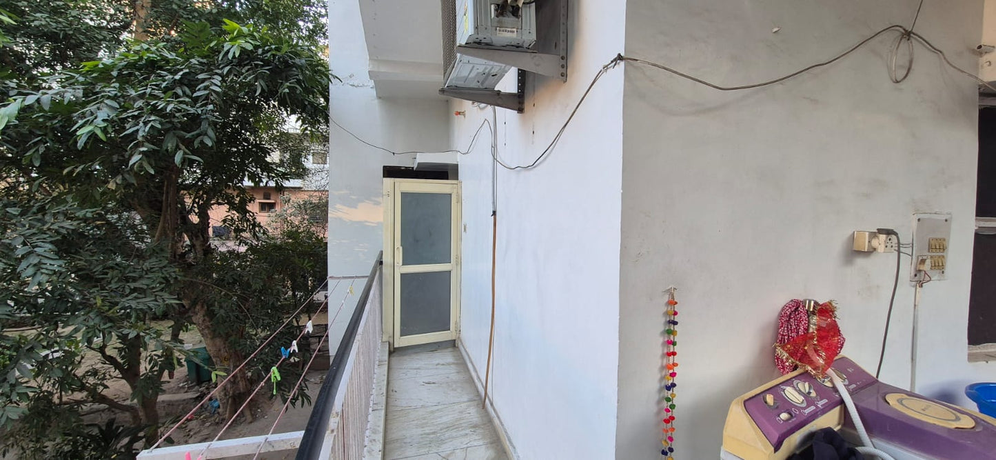 Affordable 4BHK Extended Flat | 1st Floor | Sector A, Vasant Kunj | 3 Open Parking | ₹3.5 Cr