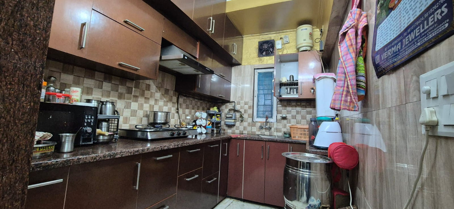 Affordable 4BHK Extended Flat | 1st Floor | Sector A, Vasant Kunj | 3 Open Parking | ₹3.5 Cr