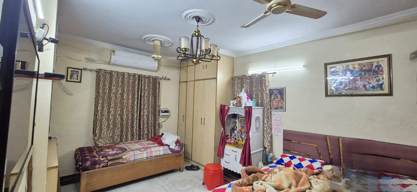 Affordable 4BHK Extended Flat | 1st Floor | Sector A, Vasant Kunj | 3 Open Parking | ₹3.5 Cr