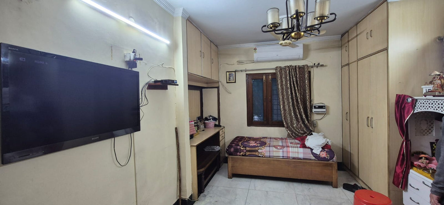 Affordable 4BHK Extended Flat | 1st Floor | Sector A, Vasant Kunj | 3 Open Parking | ₹3.5 Cr