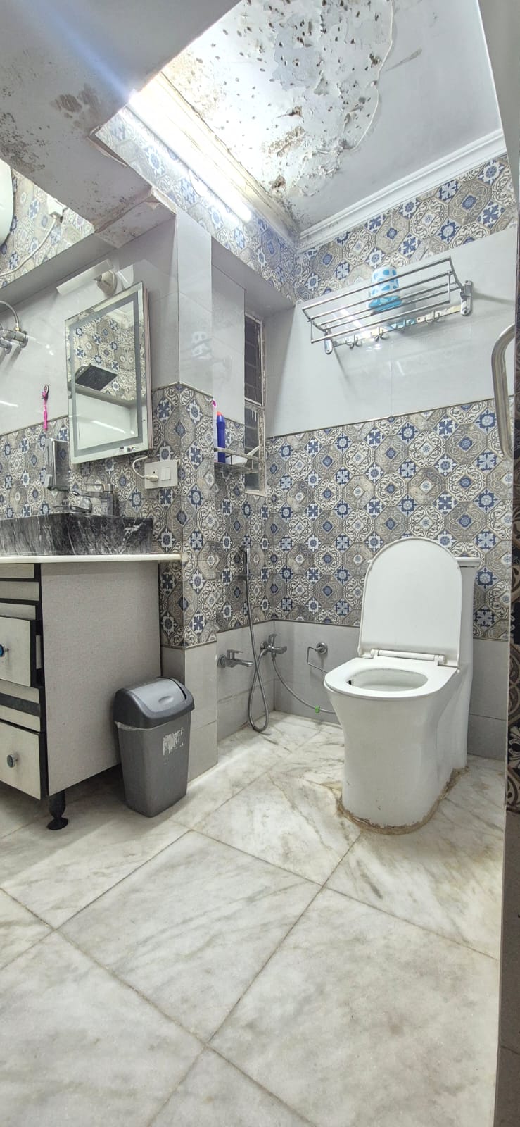 Affordable 4BHK Extended Flat | 1st Floor | Sector A, Vasant Kunj | 3 Open Parking | ₹3.5 Cr
