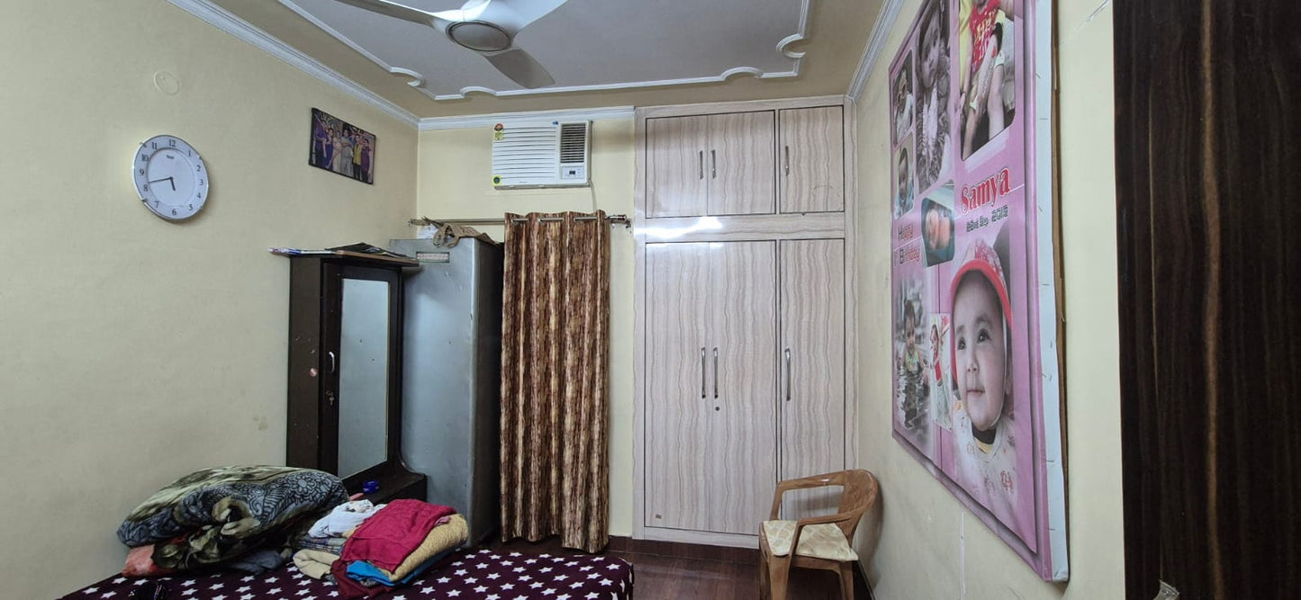 Affordable 4BHK Extended Flat | 1st Floor | Sector A, Vasant Kunj | 3 Open Parking | ₹3.5 Cr