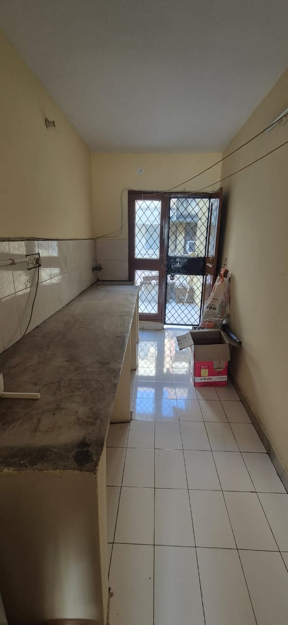 Spacious 4BHK Duplex | 2700 Sq.ft + 1000 Sq.ft Extension | Freehold DDA Flat | Sector B-5, Vasant Kunj | ₹3.9 Cr