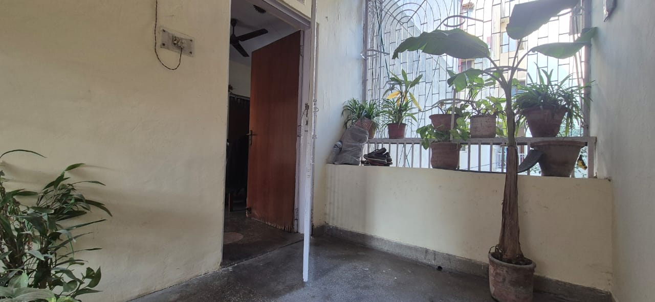 Spacious 4BHK Duplex | 2700 Sq.ft + 1000 Sq.ft Extension | Freehold DDA Flat | Sector B-5, Vasant Kunj | ₹3.9 Cr