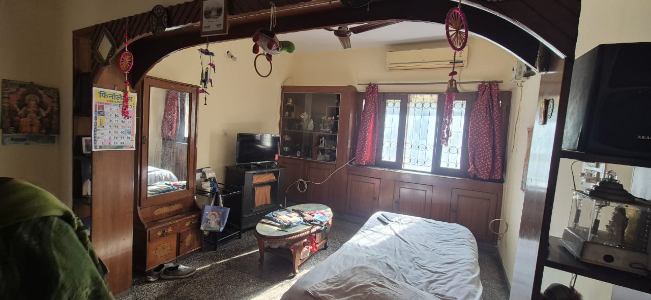Spacious 4BHK Duplex | 2700 Sq.ft + 1000 Sq.ft Extension | Freehold DDA Flat | Sector B-5, Vasant Kunj | ₹3.9 Cr