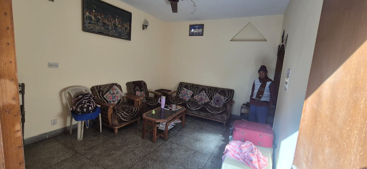 Spacious 4BHK Duplex | 2700 Sq.ft + 1000 Sq.ft Extension | Freehold DDA Flat | Sector B-5, Vasant Kunj | ₹3.9 Cr