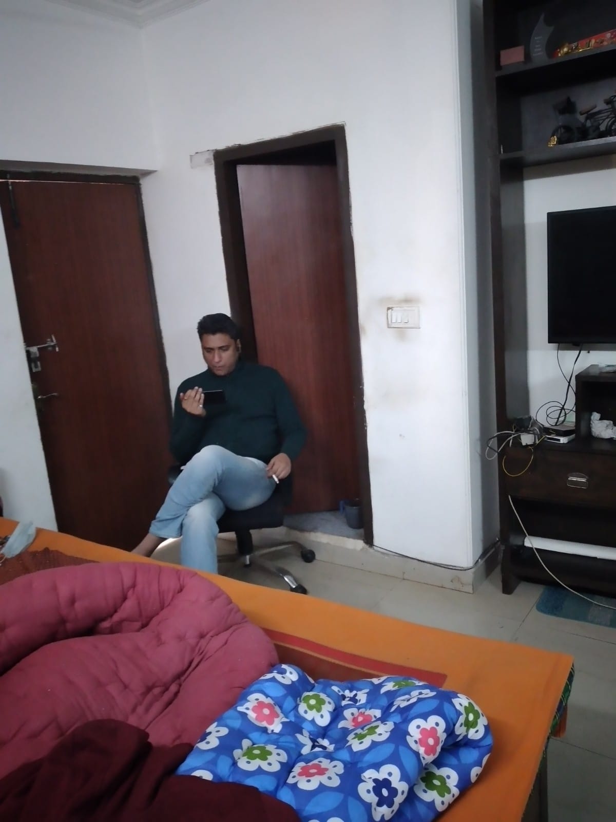 Spacious 2BHK Extended DDA Flat with Terrace Rights – B-9 Vasant Kunj (1100 sq. ft)