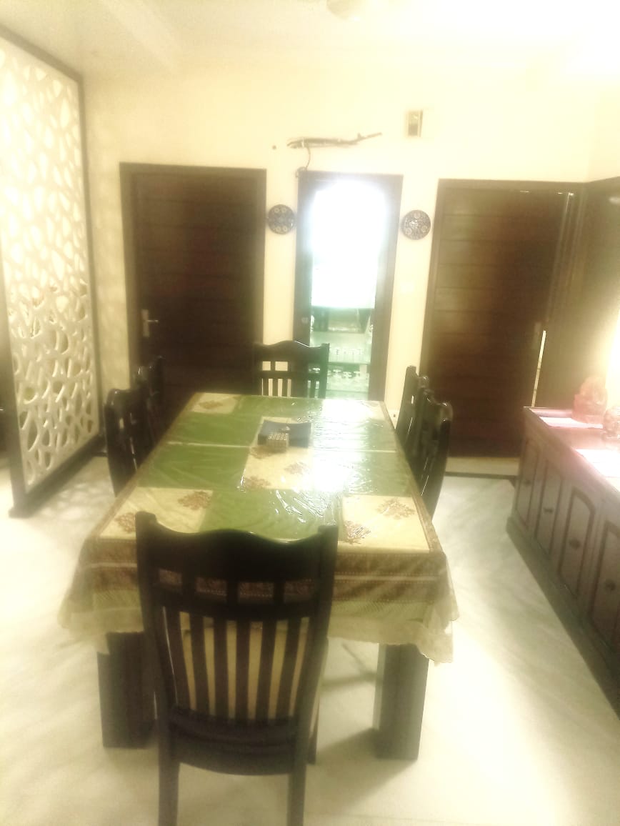 dyning table 4bhk villa